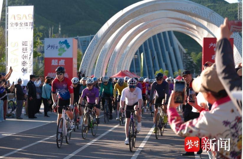 礼庆典广场, 随着发令汽, 骑体育文化